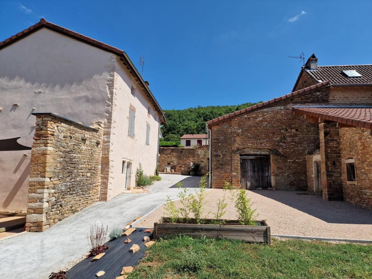 Le Clos Des Pierres Rouges Burgy Екстериор снимка